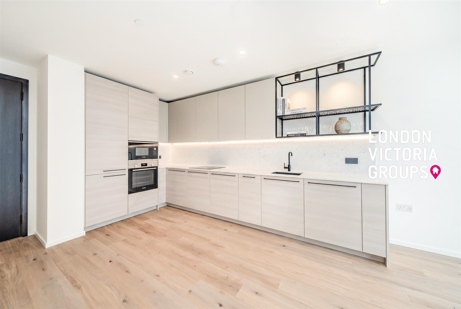 1 bed property in Curlew House, 1 Hawser Lane, London